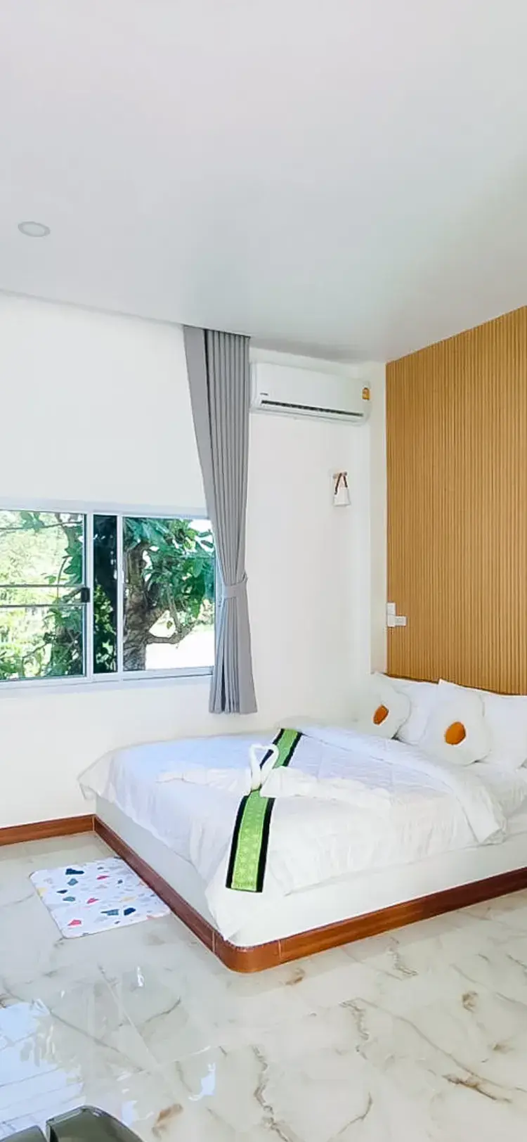 ห้องดีลักซ์ พร้อมทางลงสระว่ายน้ำ