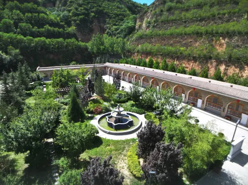Yan'an Elegant Xianju Mountain View Courtyard