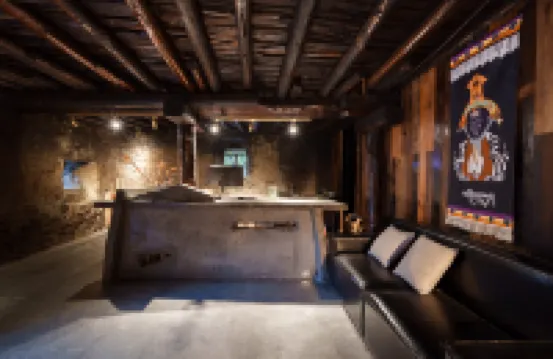 Black Stone Hotel