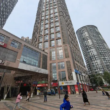 Siyue Hotel (Shiyoulu Subway Station Branch, Shidai Tianjie, Daping) Отели рядом с достопримечательностью «Чунцин Цзян и Улицы и начальная школа»