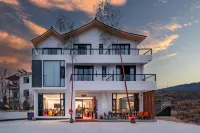 Yi County Yanli Meisu · Luxurious Smart Homestay (Xidi Yi County East Station)