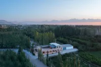 Dunhuang Yuncheng Zaiye Homestay (Mingsha Mountain & Crescent Spring Scenic Area Branch) - رخيصة