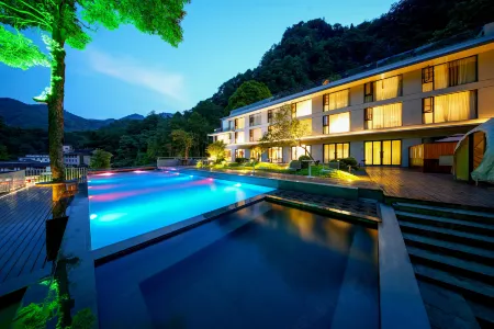 Mount Emei Hetang Nanxi Hotel Отели рядом с достопримечательностью «Xixin Temple»