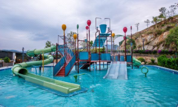 Yanzishan Hot Spring Hotel