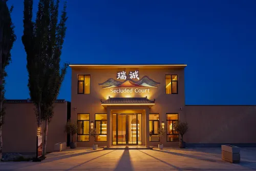Secluded Court · Ruicheng Homestay (Mingsha Mountain and Crescent Spring)