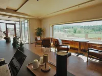 Beichui Jiayuan SheYe B&B (The North Post Office Location, Arctic Village, Mohe) Hotels in Mohe