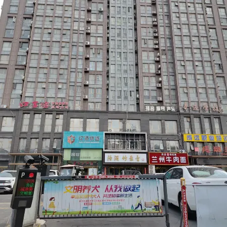 Yunwu Theme Apartment (Xinxiang Huazhong Branch)