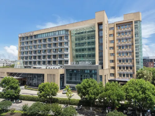 Yinji Seaview Hotel (Yuhuan Kanmen Housha) - parking