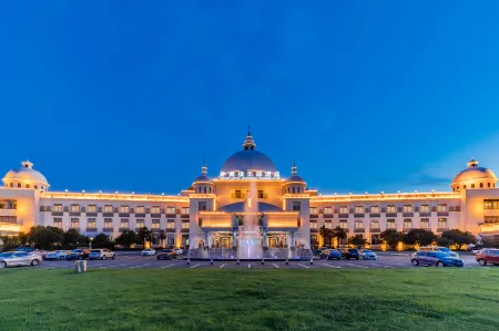 Grand Hotel Overseas Traders Club Отели рядом с достопримечательностью «Anhui Cultural Museum»