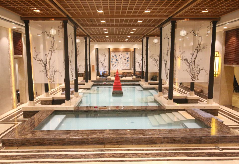 이진 호텔 하얼빈의 편안한 침실 전경