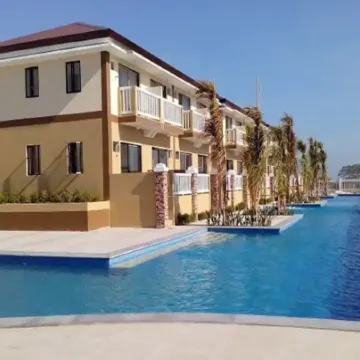 Aquamira Hotel & Resort