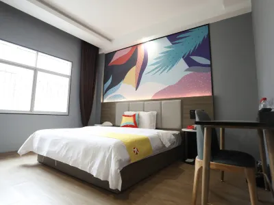 Guanshan Business Hotel (Changde Shimen County Commercial Pedestrian Street)