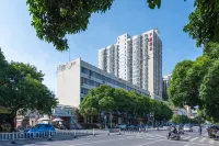 Qianyi Hotel (Yulin Jincheng Center Pedestrian Street Store)