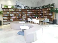 Yunzhu Executive Apartment (Zhengzhou People's Hospital Metro Station)