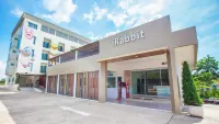 IRabbit Hotel Hotel dekat 巴真武里乔木