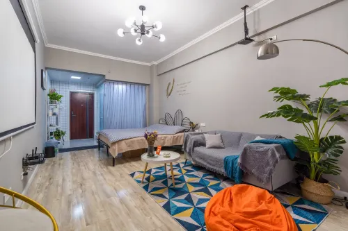 Huashan Chenxi Warm Apartment