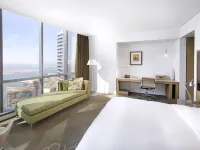 كونراد أبوظبي أبراج الاتحاد Hotels near كاسر الأمواج في أبوظبي