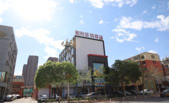 Junyi Hotel (Panjin Shuangxing Road Railway Station Store)