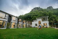 Xinchang Qianxi Hotel