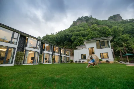 Xinchang Qianxi Hotel Отели рядом с достопримечательностью «xinchangzhongguocxin chang zhong guo cha shihashi»