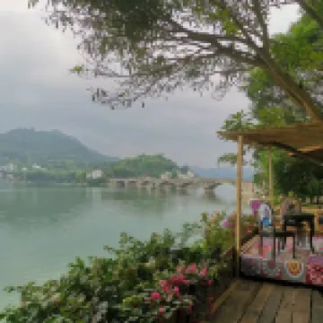 Shanju Lake View Inn