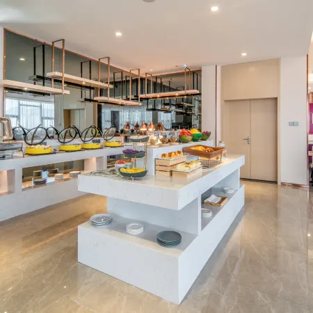 Lavande Hotel (Xingyi Jushan Avenue Malinghe Canyon Shop)