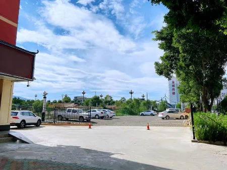 Yuzhong Jiaxuan Hotel Отели рядом с достопримечательностью «Center Square»