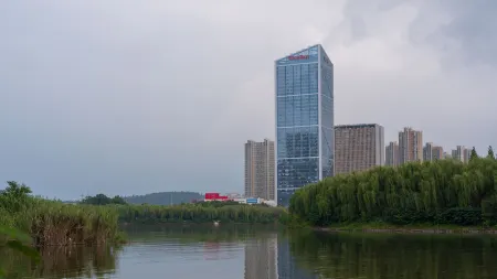 Weiyuan Wisdom Pro Hotel (Yuan Yintai City Wanda Plaza)