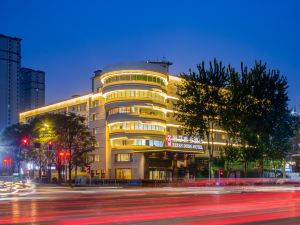 Rezen Dong Hotel (Baoding High-tech Zone Baobai Shopping Plaza Branch)