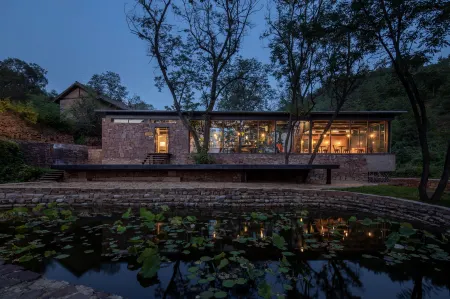 Qinyuan old locust tree home stay Отели в г. Цинюань