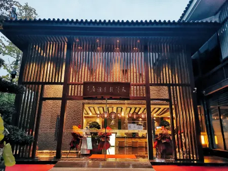 Hanzhong Tianhan Langyue Hotel Отели рядом с достопримечательностью «Hanzhong Gymnasium»