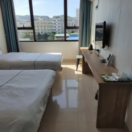 Nanning Gem Hotel (Gongping Street Night Market Shop)