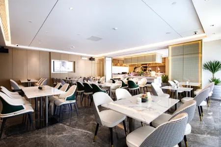 Atour Hotel（Shenzhen Qianhai Bao'an center） Отели рядом с достопримечательностью «Спортивный центр Боань-поле для плавания»