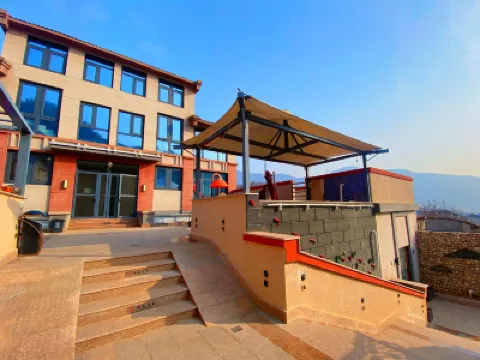 The Queen Mother returns to her hometown farmyard Hotels in der Nähe von Jinshan Guanjing