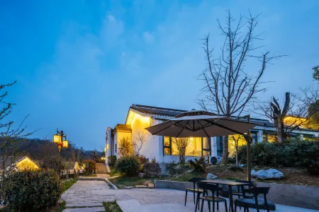 Floral Hotel·Nanjing Bulao Village Original Hotel (Laoshan National Forest Park Branch) Отели рядом с достопримечательностью «Nanjing University of Technology Pukou Campus»