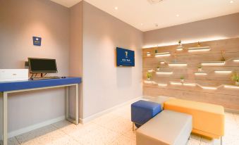 7 Days Hotel Chain (Changsha Sifang Ping Subway Station) - Housity