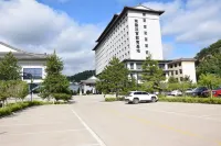 Huachi Hotel - parking