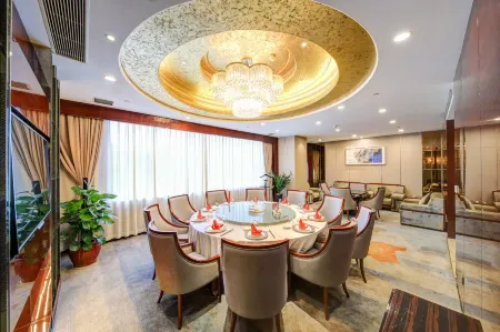 Royal View Hotel Отели рядом с достопримечательностью «Zunyi Ocean World»