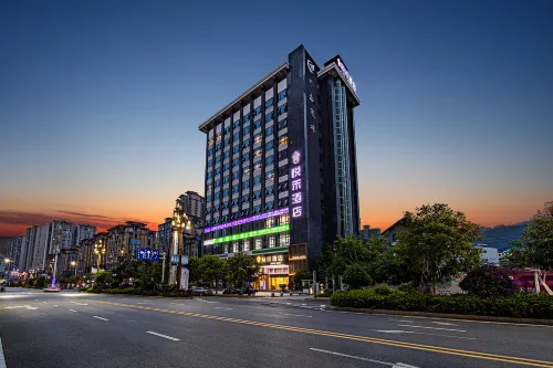Yuehe  hotel liodian فنادق في لوى ديان