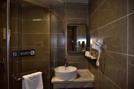 7Days Inn Chain Hotel (Pengshui County Penghu Garden) Отели рядом с достопримечательностью «Qinglong Cave»