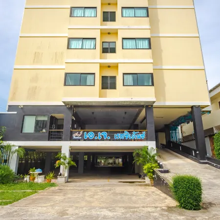AJ Residence Отели рядом с достопримечательностью «Автобусный вокзал Phuket – Терминал 2»