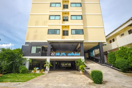 AJ Residence Отели рядом с достопримечательностью «VR COMPUTER PHUKET»