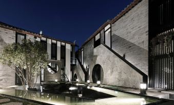 Liman | Hualin Riverside Hui-Style Wabi-Sabi Vacation Courtyard (Lijiang Old Town South Gate Mufu)