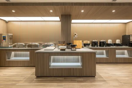 HanTing Hotel (Aksu Buxingjie) Отели рядом с достопримечательностью «Populus Park»