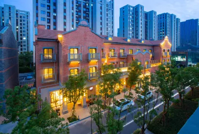 Shanghai July Light Luxury Hotel