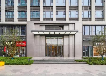 Manlu CC Hotel (Zhengzhou East Railway Station China Resources Times Square Branch)