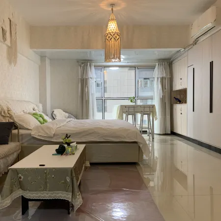 Chenzhou Yunshang Apartment (Wuling Square)