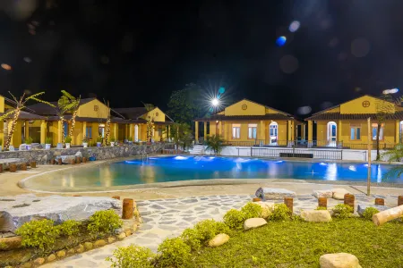 Sky Bay Lodge Отели в г. Phu Linh