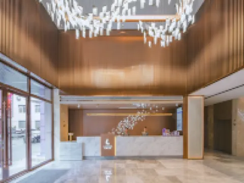 Lavande Hotel (Nujiang Gongshan Cikai Shimen Road) Hotel di Gongshan