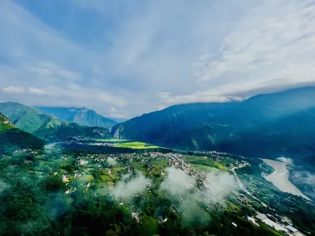 Bingzhong Luo Muyunxu Station Отели рядом с достопримечательностью «The First Bend of Nujiang River»